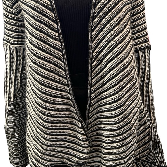 Beautiful and cozy waterfall cardigan - Picture 3 of 5